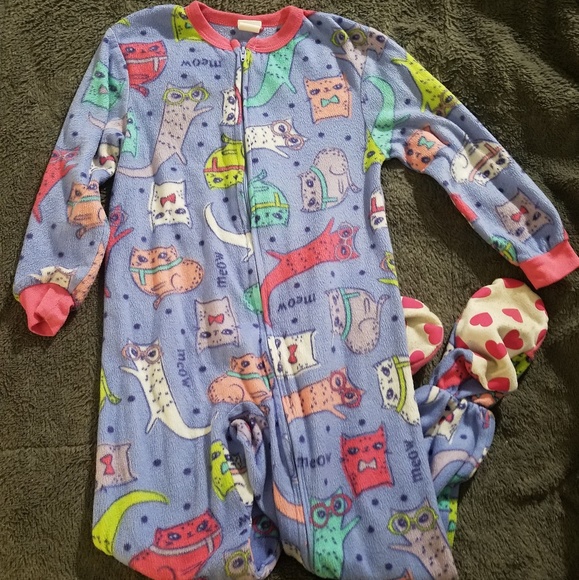 Girl's footed pj's - Picture 1 of 3